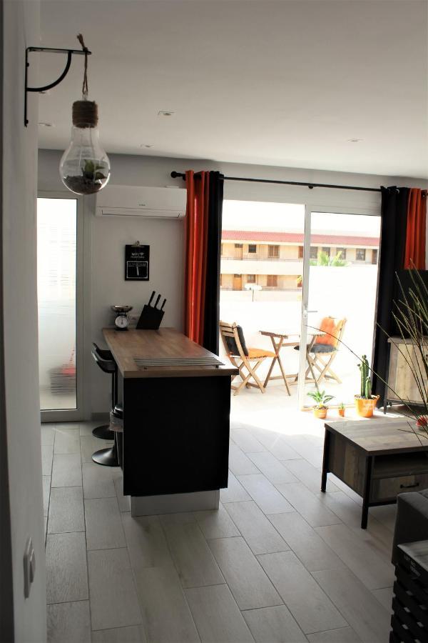 לוס כריסטיאנוס Modern And Lovely Apartment In Los Cristianos מראה חיצוני תמונה